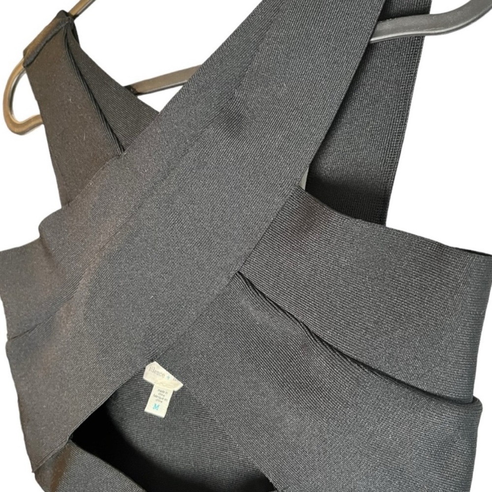 Cross Wrap Bound Crop Top - Picture 5 of 6